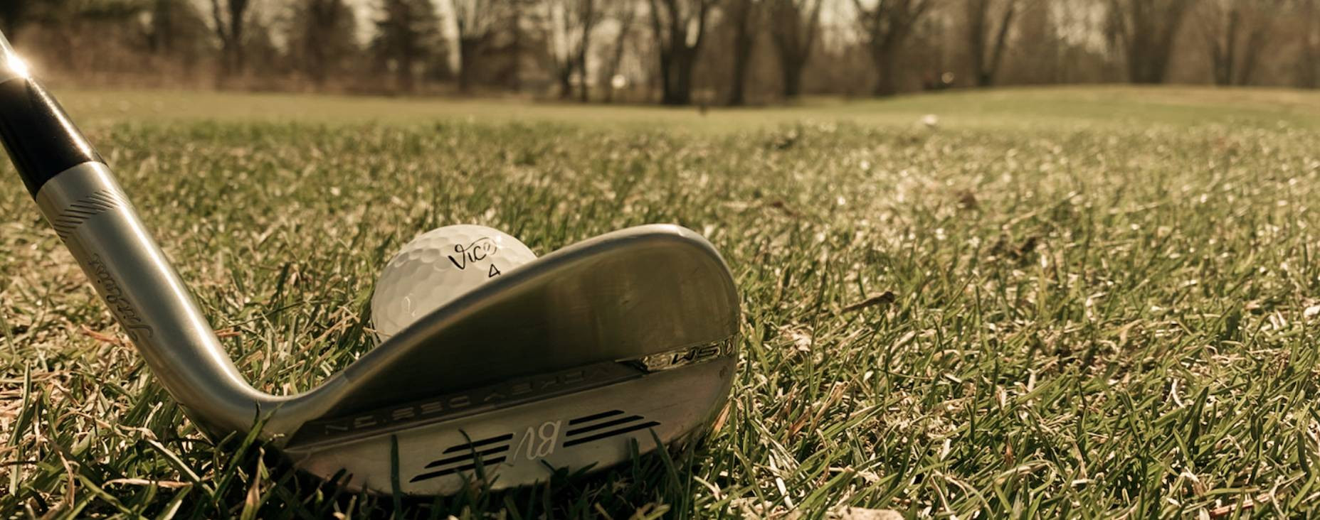 Débuter le golf sans se ruiner : notre guide étudiant